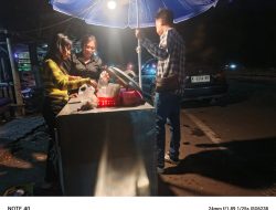 WANITA TANGGU,USAHA UMKM JUALAN PENTOL AREA WADUK