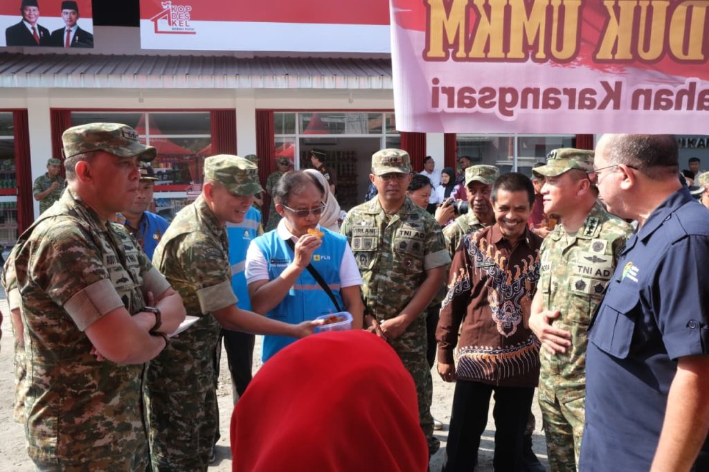Kunker Asrenum Panglima TNI Di Dampingi Dandim 0808/Blitar Tinjau KDKMP Di Blitar